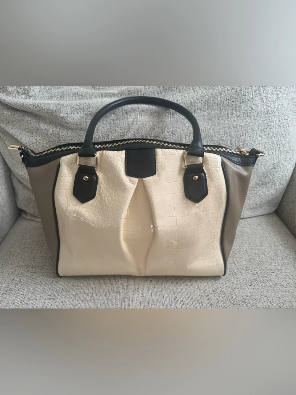 Gunas New York Bag